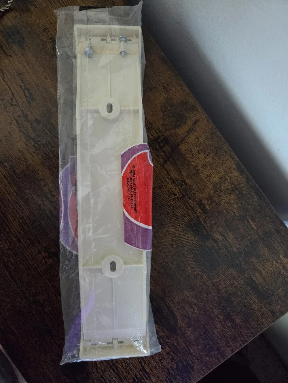 Vintage 1984 Scottowels Towel Holder - White